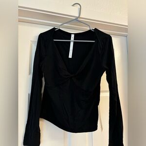 lululemon long sleeve. Size L